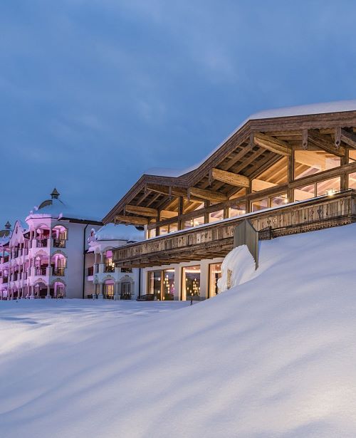 Peternhof im Winter bei Dämmerung